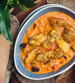 Melanzani – Kokos Curry mit Huhn, wahrlich ein Genuss, kitzelt den Gaumen!