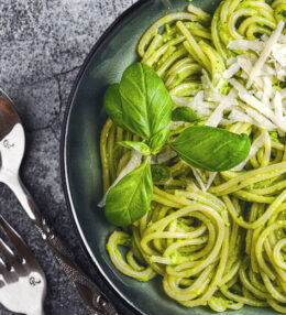 Pasta Avocado Spinat Pesto, so schmeckt es einfach, zubereitet in nur 25 Minuten