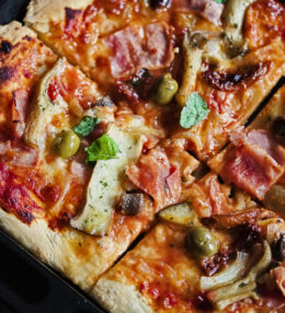 Pizza Funghi, einfach Blechpizza mit Pilzen, 100% Genuss mit selbstgemachtem Teig