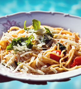 Sommer Spaghetti, einfach und erfrischend, in 20 Minuten gezaubert
