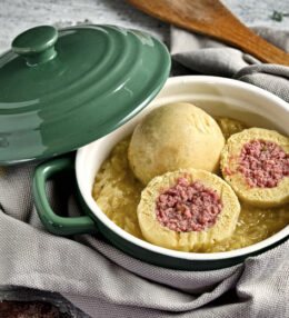 Wurstknödel mit Sauerkraut! Doch wie? Wolfen, schneiden oder einfach 50/50?
